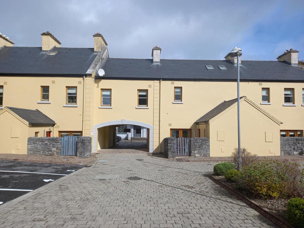 Town Square Holiday Homes Lisdoonvarna Exterior foto