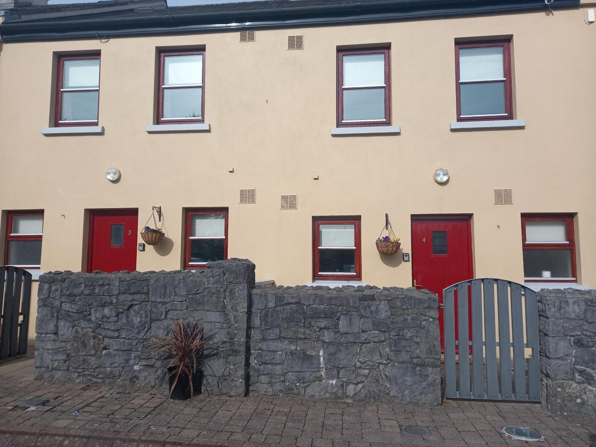 Town Square Holiday Homes Lisdoonvarna Exterior foto